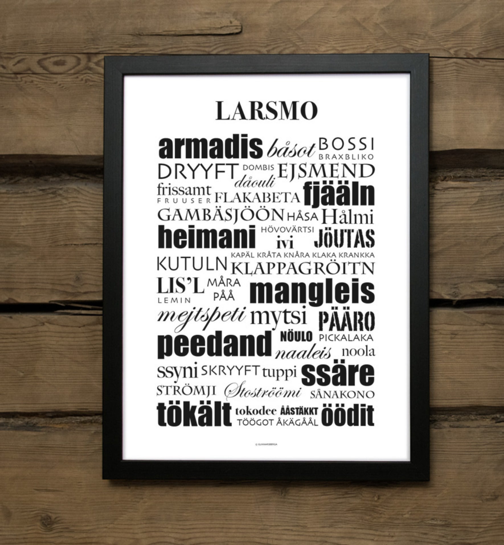 Larsmo dialekt-tavla poster affisch plansch dialekttavla Gunnarsberga texttavla presenter Strandis Smokehouse Strandcamping 